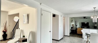 Spacious Modern Family Home - Prime Location