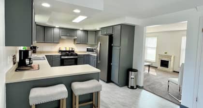 Spacious Modern Family Home - Prime Location