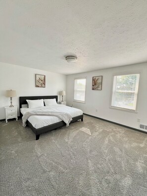 3 chambres, bureau, fer et planche à repasser, Wi-Fi gratuit