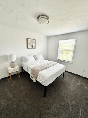 3 bedrooms, desk, iron/ironing board, free WiFi