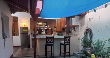 Charmed by La Calzada
Private home in the heart of Granada
2Br/AC/WiFi/Kitchen
