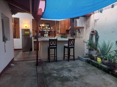 Charmed by La Calzada
Private home in the heart of Granada
2Br/AC/WiFi/Kitchen