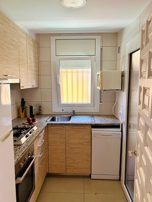 Refrigerador, microondas, horno y lavavajillas