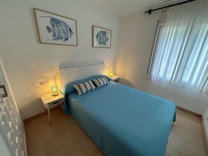 2 bedrooms, iron/ironing board, free WiFi