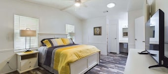 Cozy in Village of Silver Lake