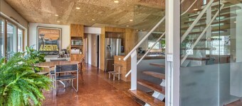 Spacious 5-br 4-bath Pool in East Hamptons