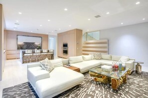 7 bedrooms - Luxury Villa 7br 7baths With a Private Pool Hamptons (Bridgehampton)