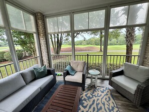 Een smart-tv en een stereo