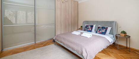 2 bedrooms, iron/ironing board, free WiFi, bed sheets
