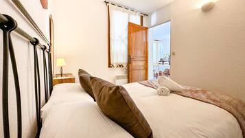 1 bedroom, iron/ironing board, bed sheets