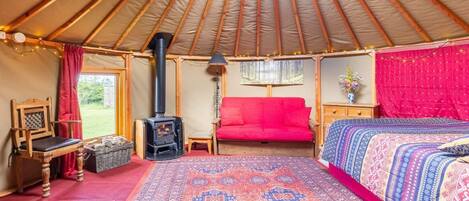 1 bedroom, bed sheets