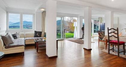 Ferienwohnung Marianne mit Bergblick, privater Terrasse und Wi-Fi