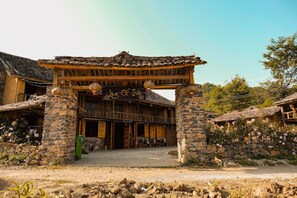 Front of property - Long Co Tran Homestay (Dong Van)