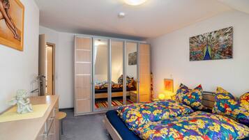 2 dormitorios, tabla de planchar con plancha, wifi gratis y ropa de cama