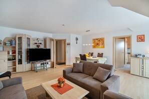 TV, stereo - Apartment 'Ferienwohnung 1 Og - Rechts with Mountain View and Wi-Fi (Lautenbach)