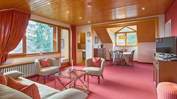 TV, DVD player, ping pong, stereo