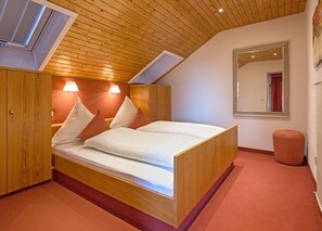 2 chambres, fer et planche à repasser, Wi-Fi gratuit, draps fournis