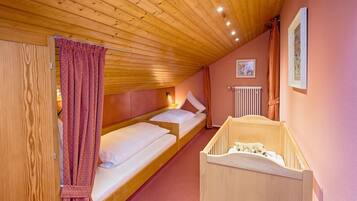 2 sovrum, strykjÀrn/strykbrÀda, gratis wi-fi och sÀngklÀder