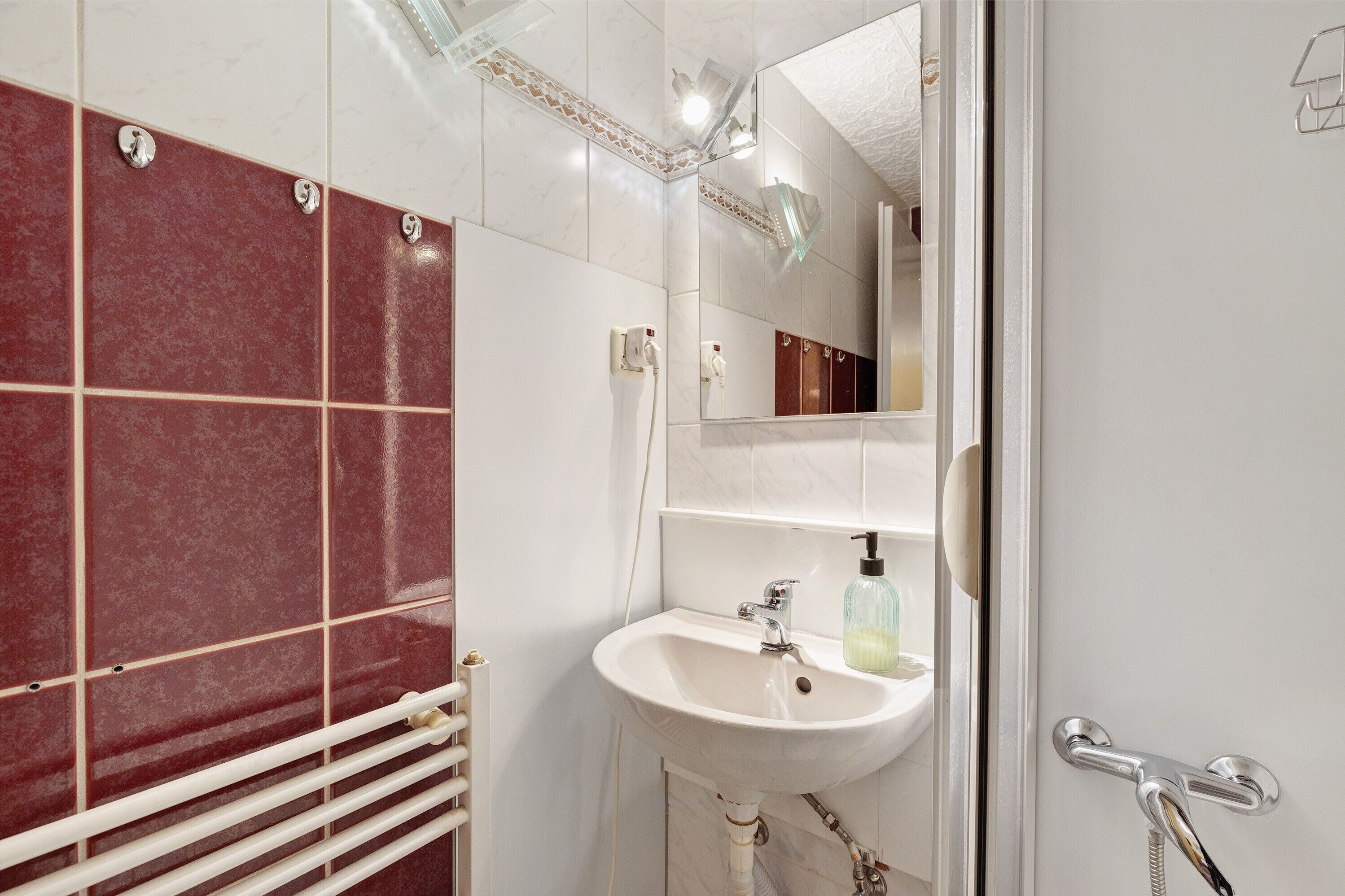 Shower, towels