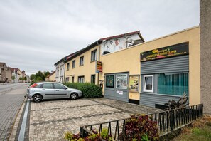 Exterior - Room 'Zimmer 6' with Wi-Fi (Zehdenick)