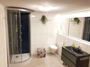Doccia, set di cortesia gratuito, asciugacapelli, asciugamani