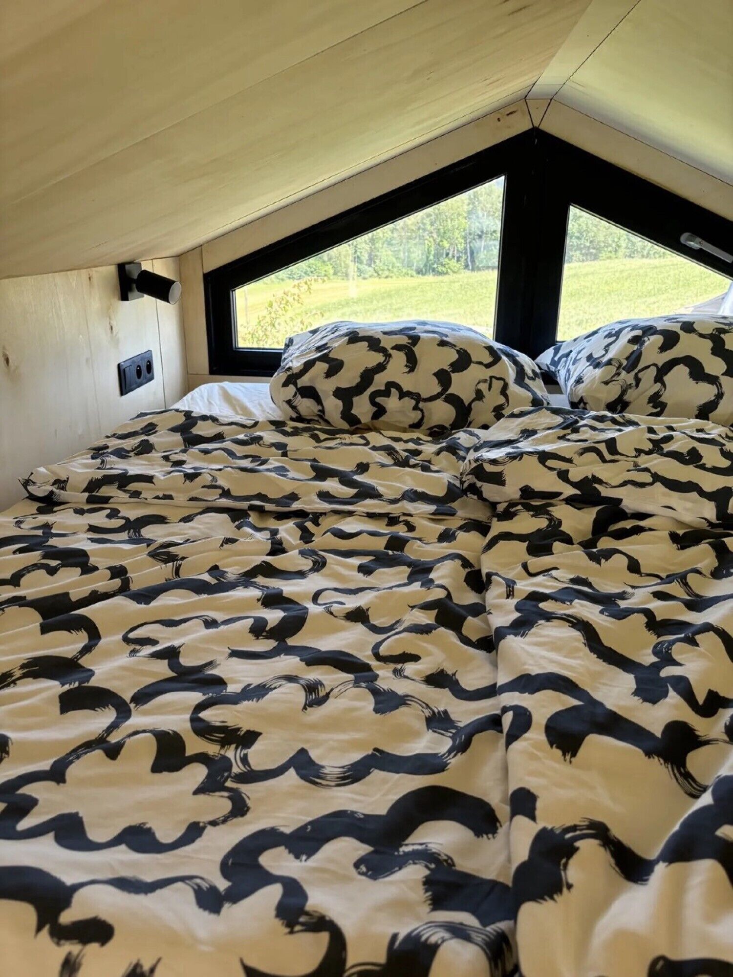 1 bedroom, bed sheets