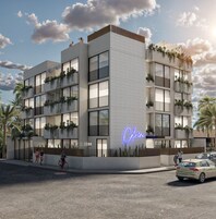Un edificio moderno de varios pisos con balcones, un letrero de neón y un terreno pavimentado.
