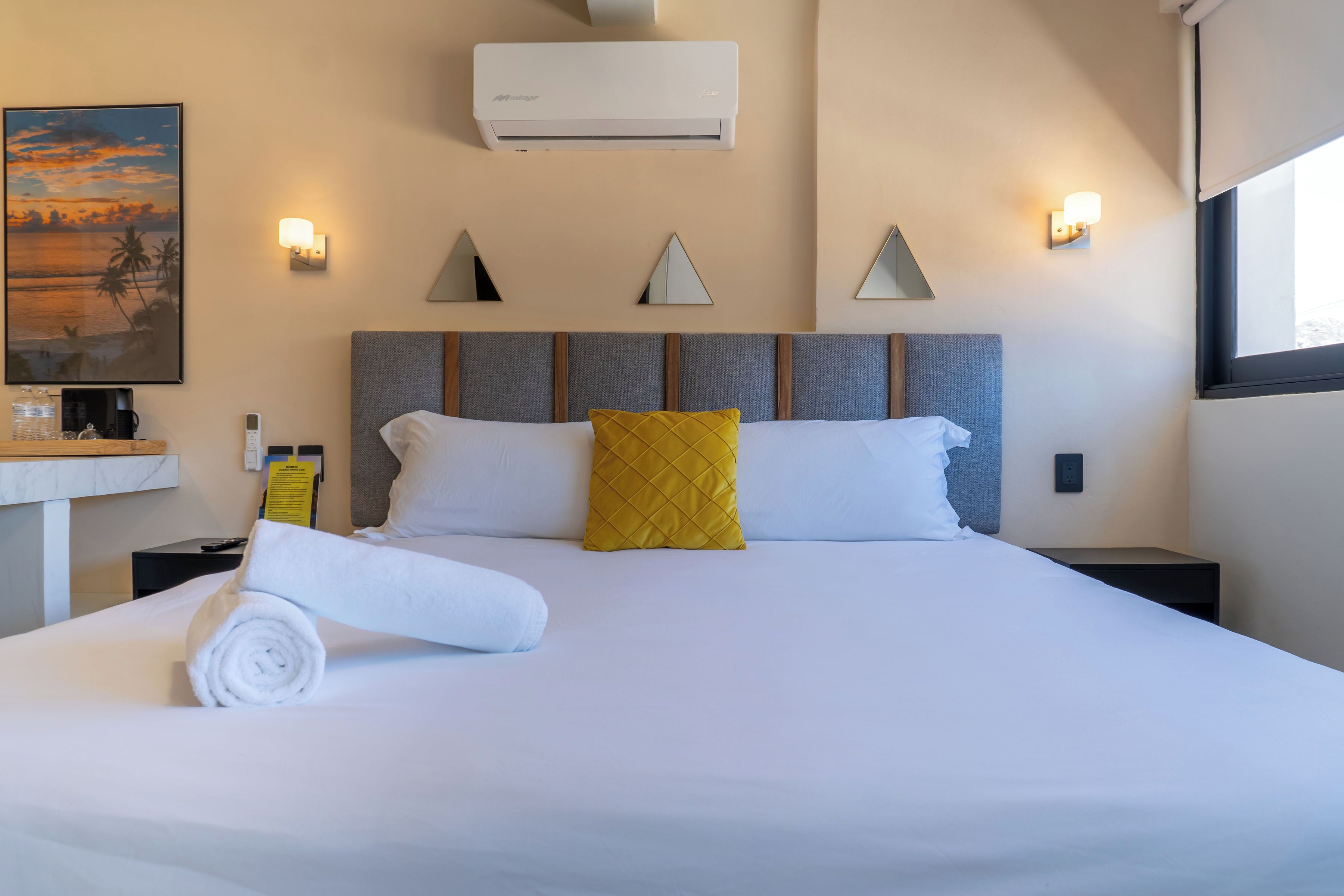 Habitación Deluxe doble | Colchones con acolchado adicional, caja fuerte, cortinas opacas