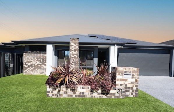 Exterior - Modern King Suite • Private Ensuite, Double Shower, 75″ TV & Free Parking (Beechboro)