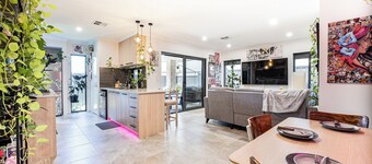 Luxe Cosy Master Bedroom w/ lush thick king bed and double shower in Beechboro