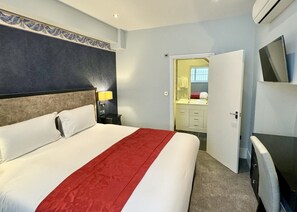 2 bedrooms, desk, iron/ironing board, travel cot