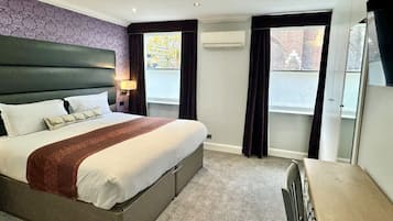 2 camere, una scrivania, ferro/asse da stiro, culla da viaggio