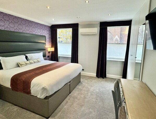 2 عدّة غرف نوم ومكتب ومكواة/لوح كي وسرير سفر