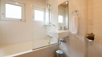 Casa Comfort, non fumatori, cucina | Bagno | Asciugacapelli, pantofole, asciugamani, shampoo
