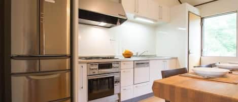 Casa Confort, no fumadores, cocina | Cocina privada | Frigorífico grande, microondas, horno y placa de cocina