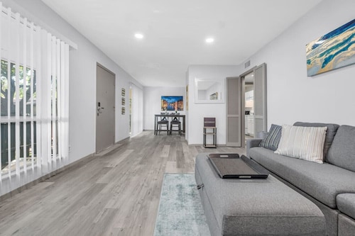 Cute Uptown 2 bedroom near Deep Ellum