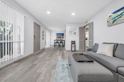 Cute Uptown 2 bedroom near Deep Ellum