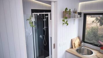 Een douche, een haardroger, handdoeken