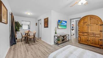 3 bedrooms, iron/ironing board, WiFi, bed sheets