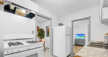 Cute 3 bdrm house minutes from Lovefield Airport