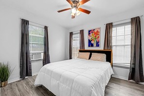 3 bedrooms, iron/ironing board, WiFi, bed sheets