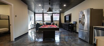 *New* *Unique* 2b/2b sleeps 8 in North Oakland!