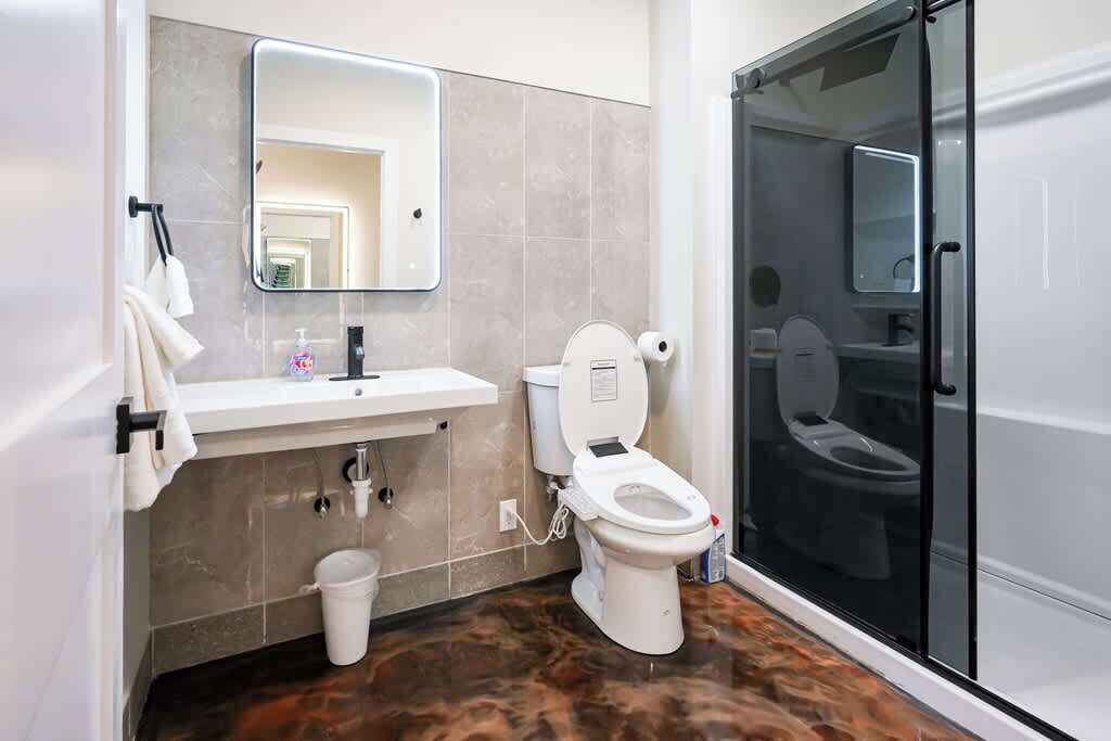 淋浴设施、吹风机、毛巾