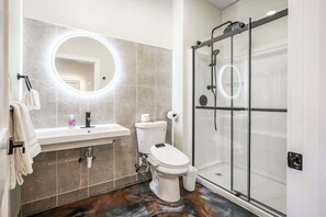 تجهيزات دش، مجففات شعر، مناشف