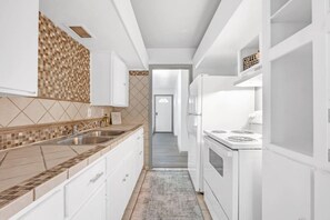 Private kitchen - Charming Family Home (Dallas)