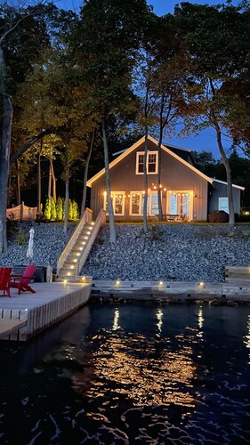 Stunning two-bedroom lakeside retreat in peaceful Skaneateles  