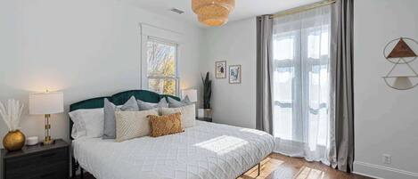 3 makuuhuonetta, työpöytä, Wi-Fi, vuodevaatteet