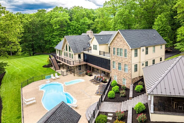 المنشأة من الخارج