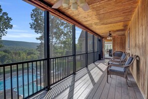 Pool - Introducing Liberty Valley Lodge, your thrilling escape into luxury and leisure! (Ickesburg)
