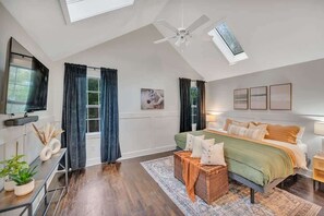 4 bedrooms, desk, iron/ironing board, WiFi